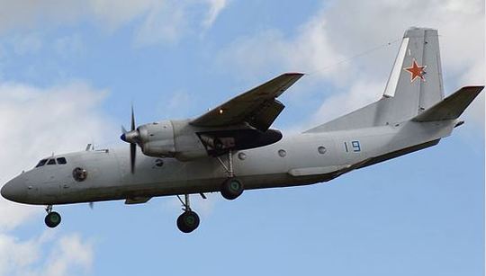 Letoun An-26 po dvaceti letech shazuje bomby.