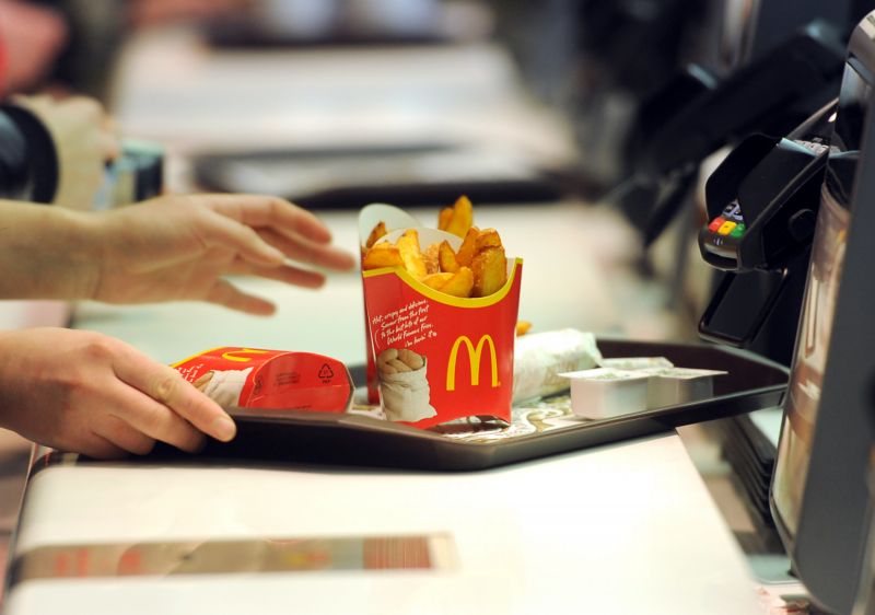 Občerstvení v restauraci McDonald's. Občerstvení v restauraci McDonald's.