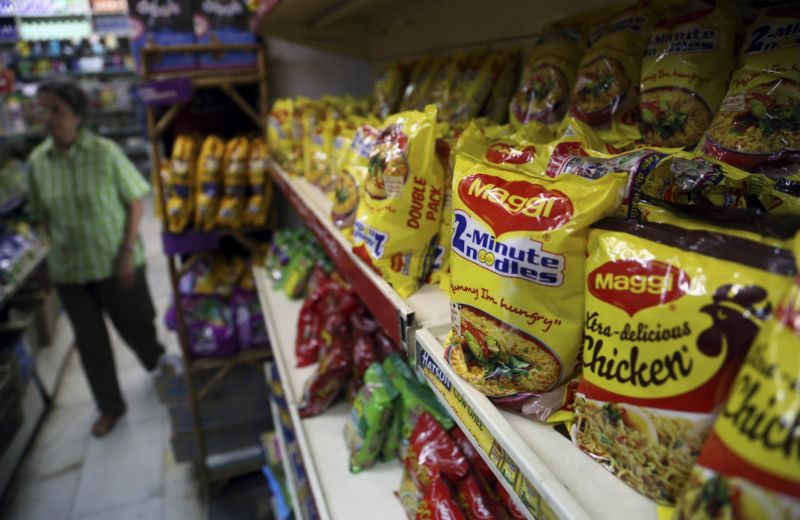 Pokles zisku společnosti Nestlé způsobil také zákaz prodeje Maggi nudlí na indickém trhu (ilustrační foto).
