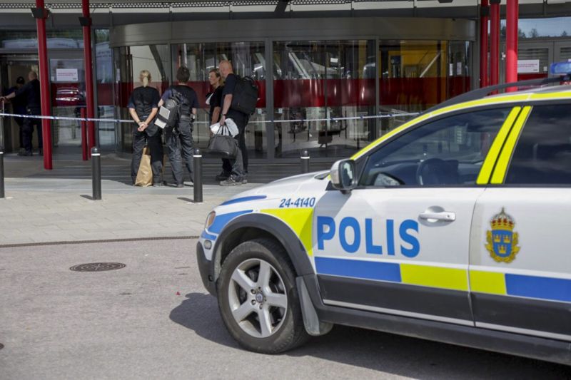 Policie zadržela Eritrejce krátce po vraždě dvou osob v obchodním domě IKEA.