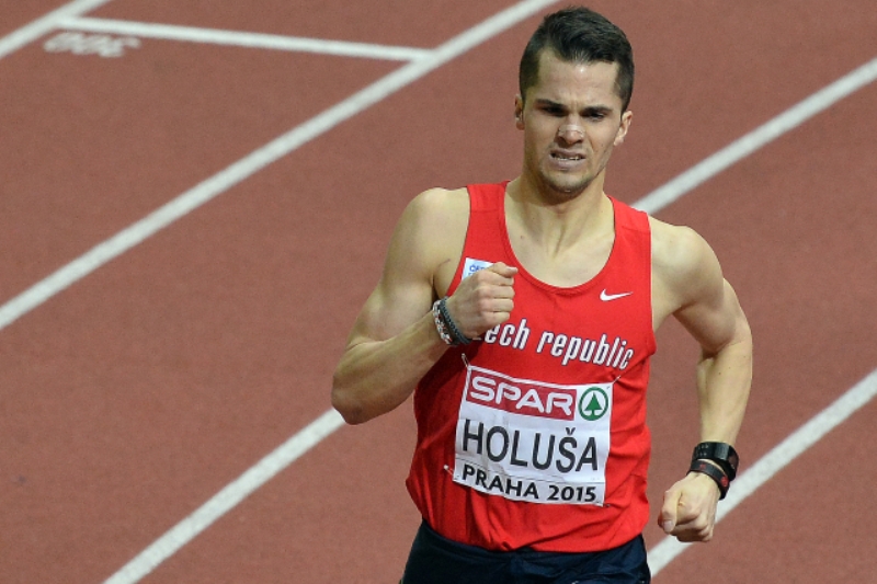 Jakub Holuša na halovém šampionátu v Praze.