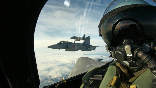 Pilot českého JAS-39 Gripen.