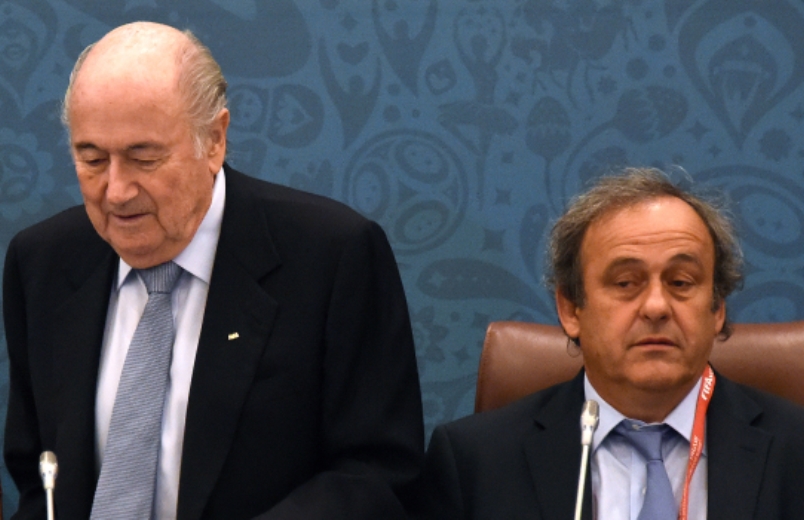 Odstupující šéf FIFA Sepp Blatter a Michel Platini.