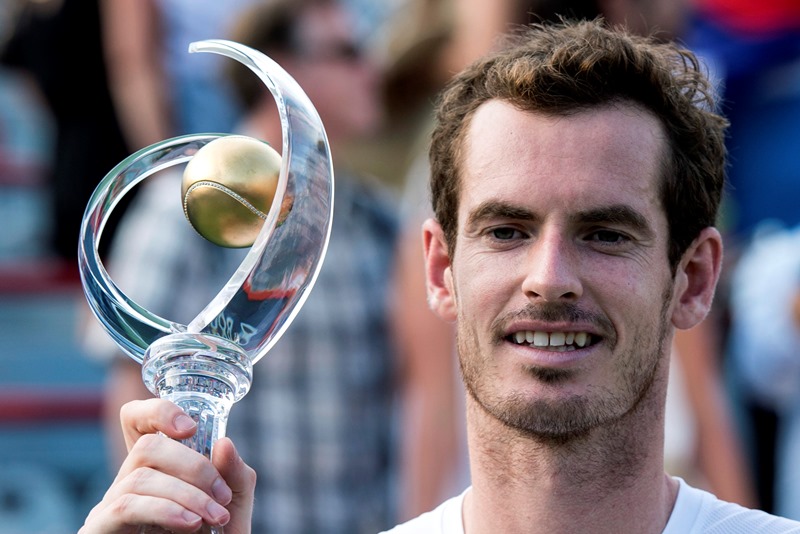 Britský tenista Andy Murray dokázal porazit po osmi porážkách v řadě světovou jedničku Novaka Djokoviče ze Srbska a získal titul na turnaji v Montrealu.