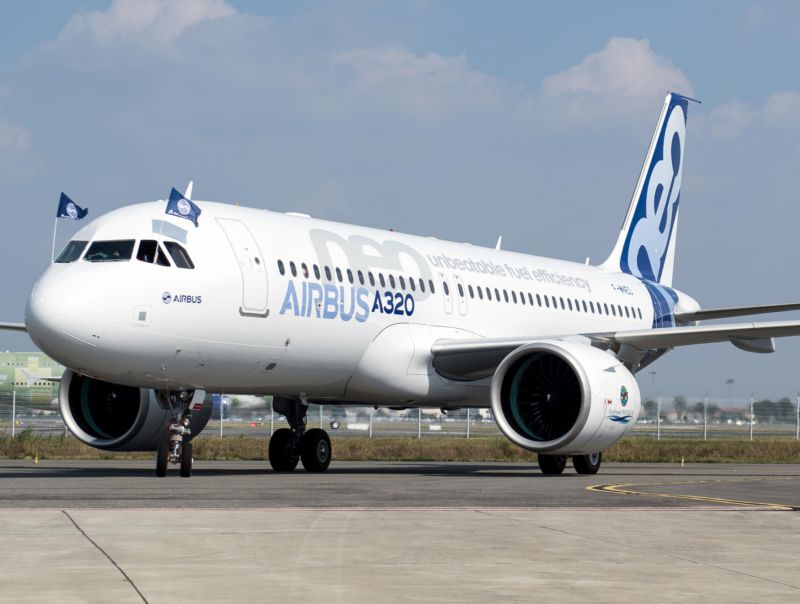 Letoun A320neo.