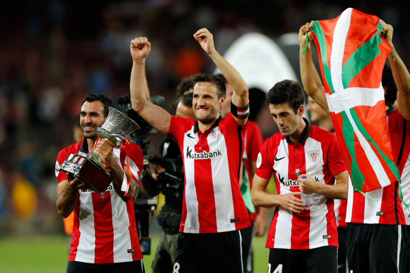 Fotbalisté Bilbaa slaví zisk španělského Superpoháru. Fotbalisté Bilbaa slaví zisk španělského Superpoháru.