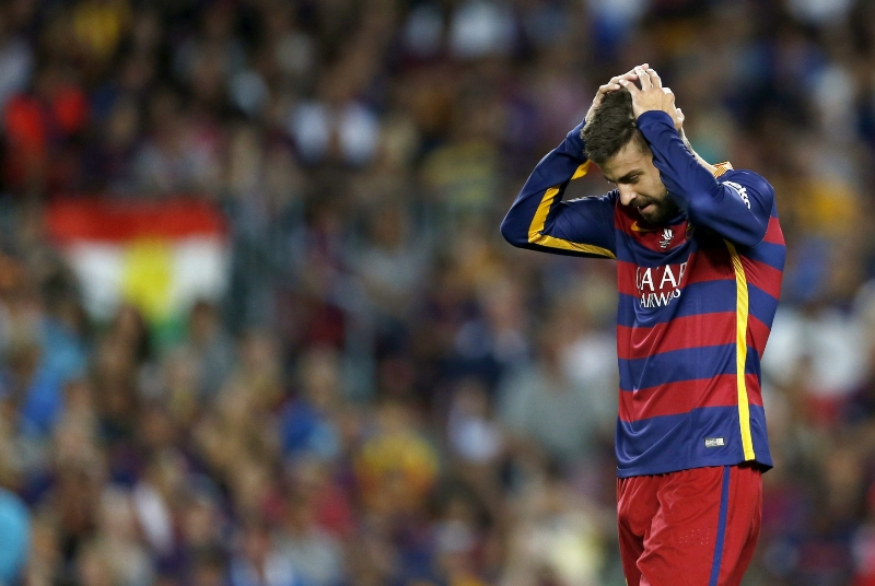 Gerard Piqué si vylil zlost na rozhodčím a potopil svou Barcelonu.