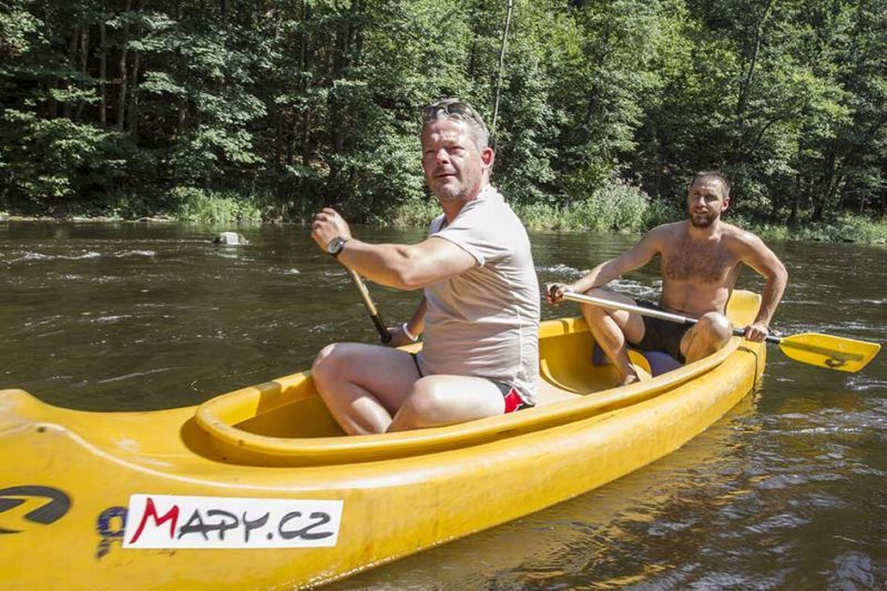 Aleš Háma s Martinem Písaříkem si na vodě užili spoustu legrace.