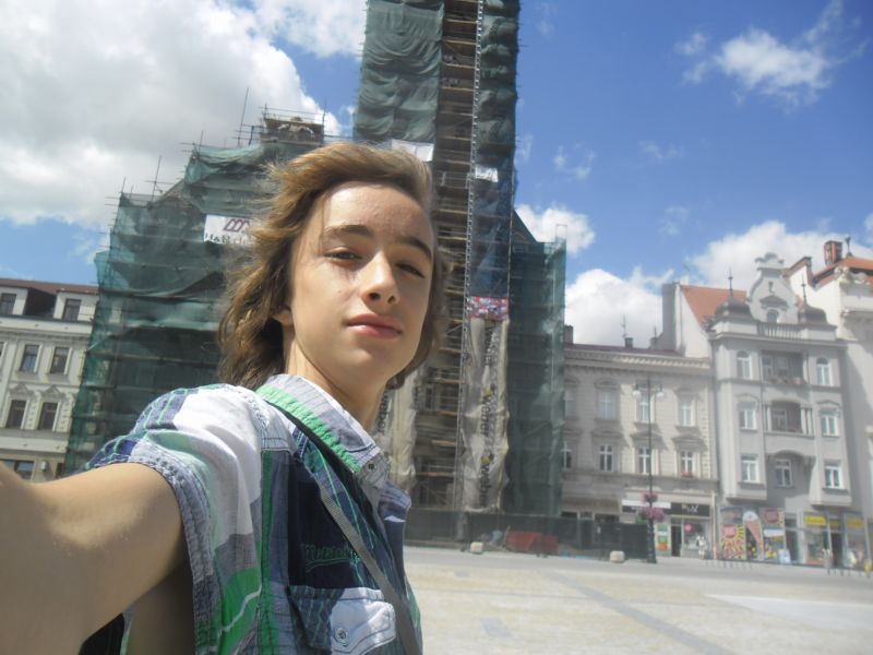 Jakub Čech před prostějovskou radnicí.