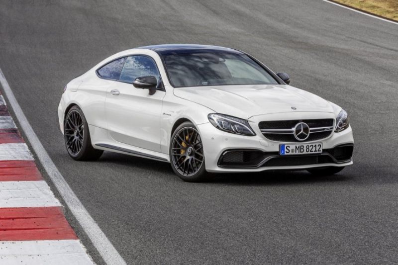 Mercedes AMG C63 Coupe je schopen skutečně sportovních výkonů.