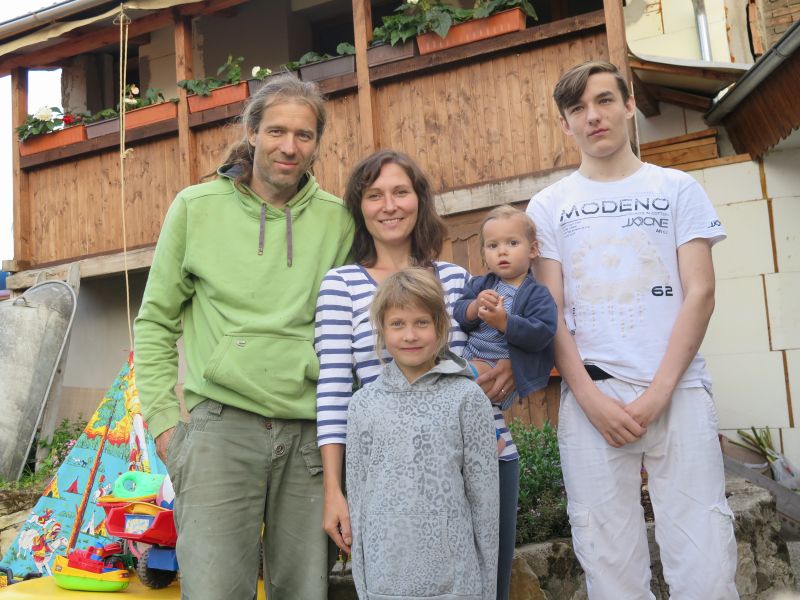 Paní Irena s manželem a dětmi.