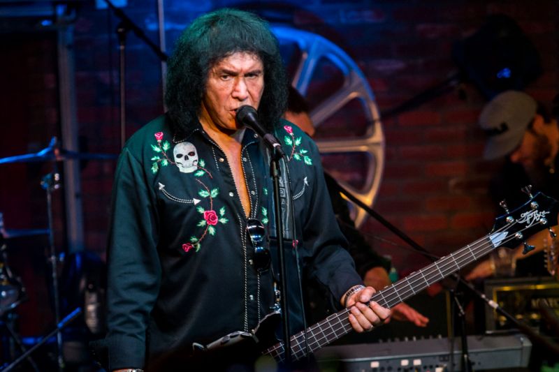 Gene Simmons z Kiss má oplétačky s policií.