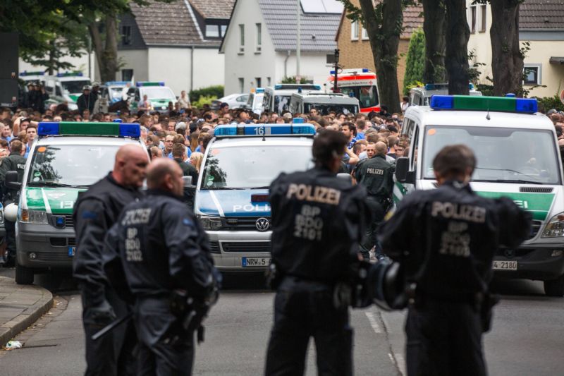 Vídeňská policie při zásahu proti demonstrantům (ilustrační foto). Vídeňská policie při zásahu proti demonstrantům (ilustrační foto).