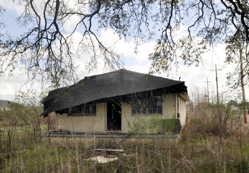 Některé čtvrti New Orleans dodnes připomínají slumy. Zůstává v nich mnoho zničených a opuštěných domů.