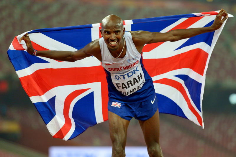 Britský vytrvalec Mo Farah prodloužil vítěznou šňůru a obhájil titul v běhu na 10.000 metrů.