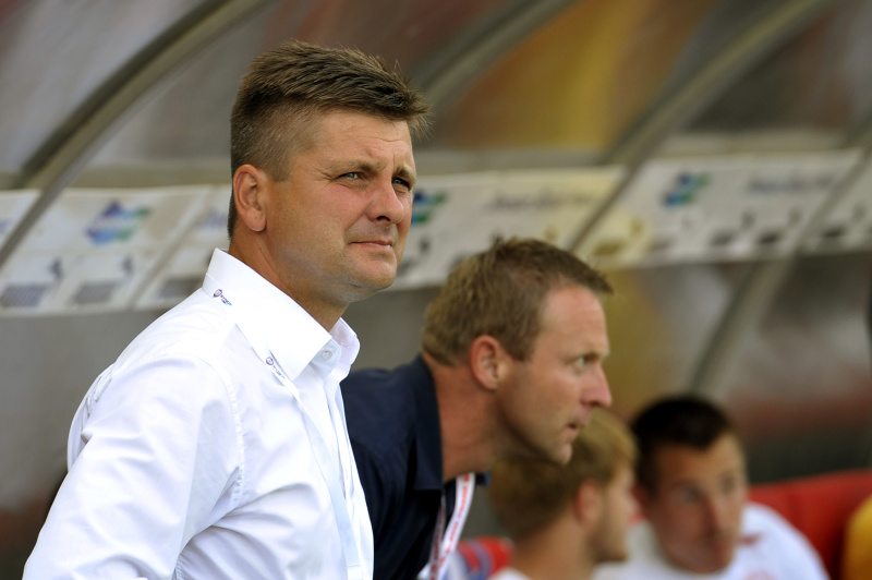 Kouč Slavie Dušan Uhrin. Kouč Slavie Dušan Uhrin.
