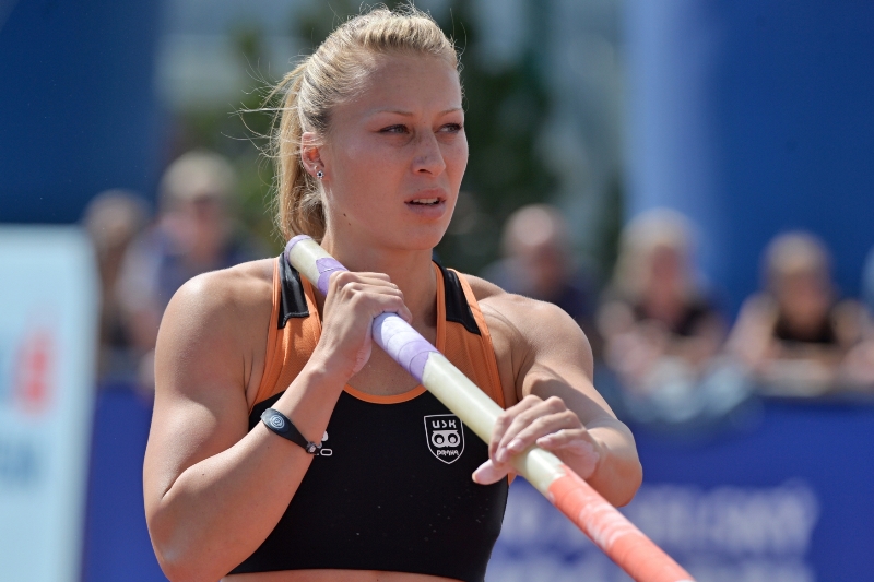 Tyčkařka Jiřina Ptáčníková neskočila základní výšku 430 centimetrů a do finále se nepodívá.