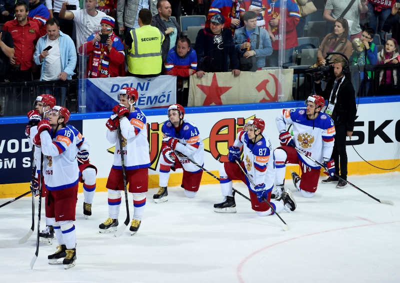 Vedení Ruské hokejové federace dostalo pokutu 80 000 švýcarských franků (asi dva miliony korun) od Mezinárodní hokejové federace (IIHF) za chování reprezentantů po skončení květnového finále mistrovství světa v Praze. Vedení Ruské hokejové federace dostalo pokutu 80 000 švýcarských franků (asi dva miliony korun) od Mezinárodní hokejové federace (IIHF) za chování reprezentantů po skončení květnového finále mistrovství světa v Praze.