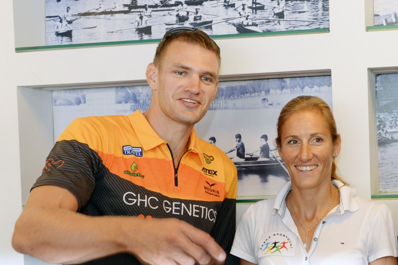 Veslaři Ondřej Synek a Miroslava Knapková.