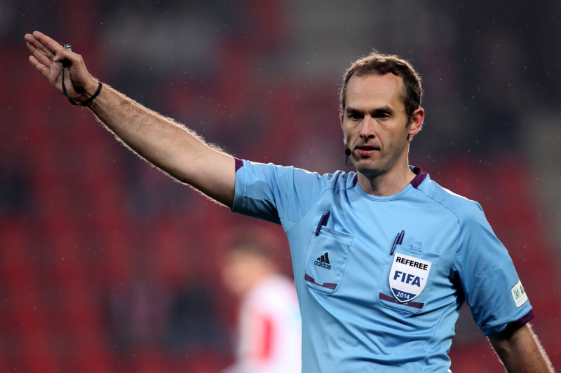 Bývalý druhý muž mezi českými rozhodčími Libor Kovařík po odchodu z fotbalu promluvil o praktikách Romana Berbra. O co mu jde? Chce opravdu jen upozornit na špínu v českém fotbale, nebo se stal vojákem jedné zájmové skupiny ve hře o samostatnou ligu?