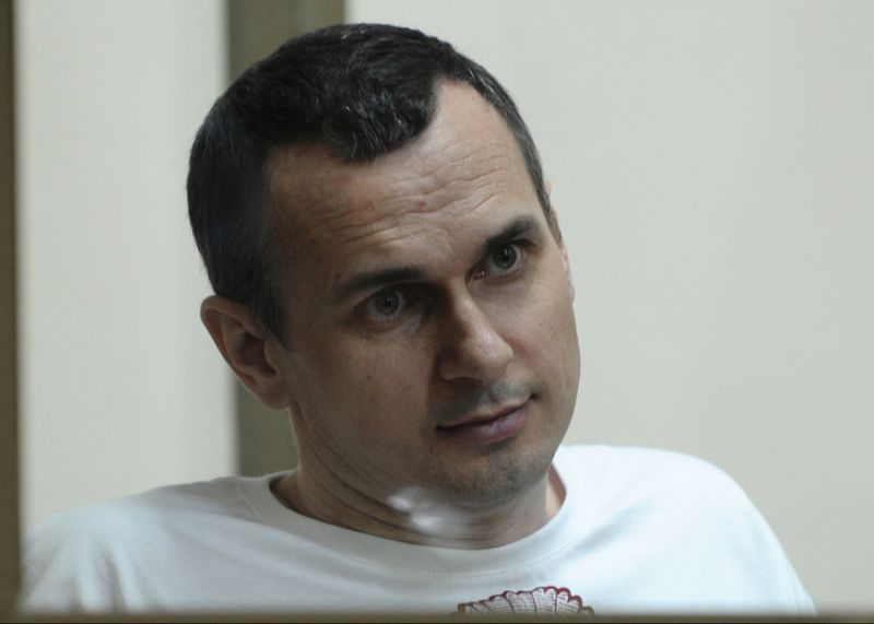 Ukrajinský režisér Oleg Sencov u soudu. Ukrajinský režisér Oleg Sencov u soudu.