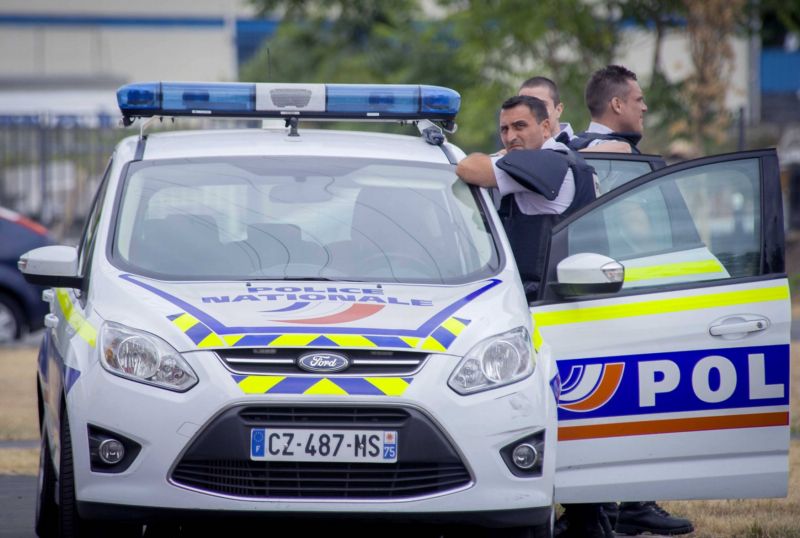 Mezi oběťmi jsou dva francouzští policisté (ilustrační foto).