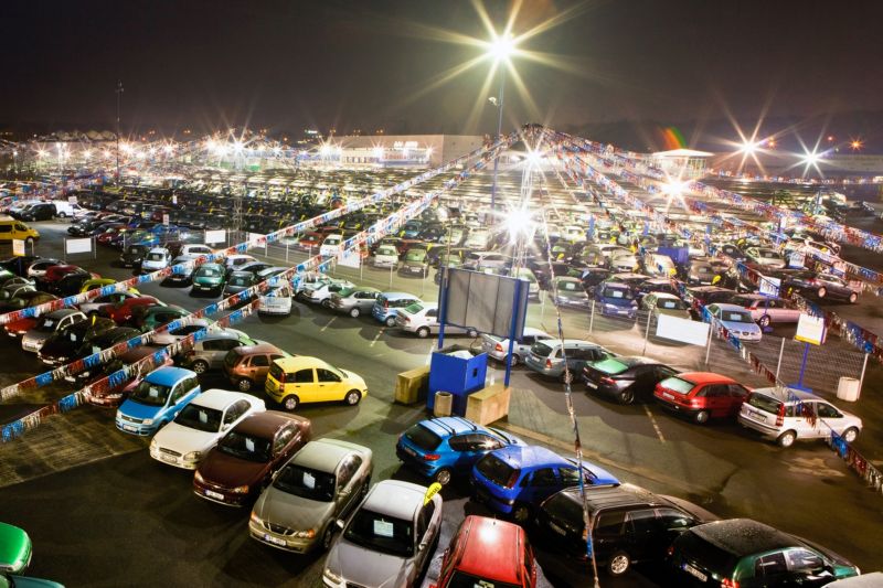 Největší domácí autobazar AAA Auto zahájil sezonní výprodej.