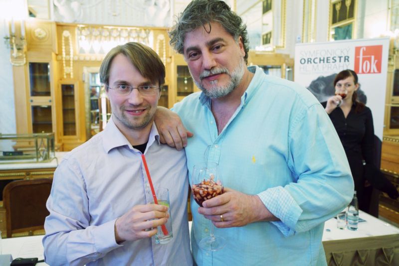 Finský šéfdirigent Symfonického orchestru hl. m. Prahy FOK Pietari Inkinen (vlevo) a operní pěvec José Cura.