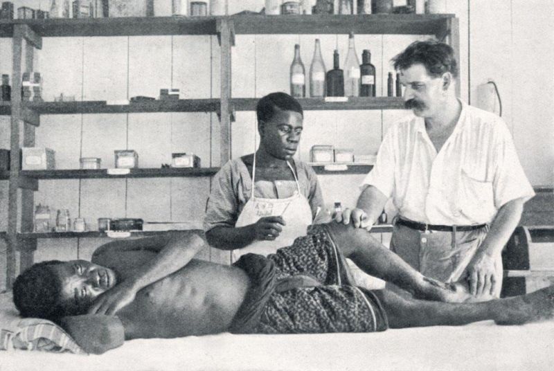 V Africkém Lambaréné, kde v roce 1913 vybudoval nemocnici, je Albert Schweitzer i pohřben.