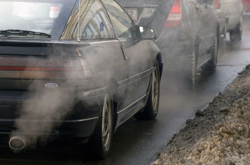 Jedovatá látka benzo(a)pyren je obsažen v uhelném dehtu nebo automobilových výfukových plynech. Jedovatá látka benzo(a)pyren je obsažen v uhelném dehtu nebo automobilových výfukových plynech.