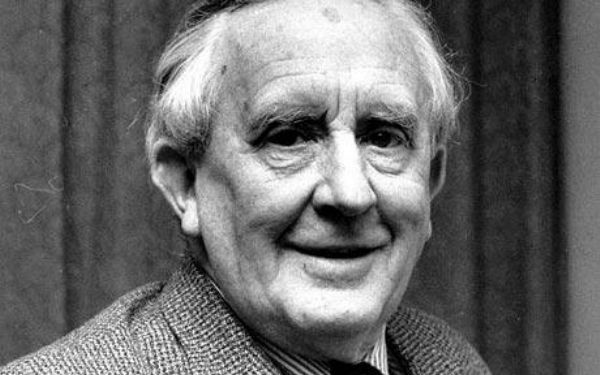 Spisovatel J. R. R. Tolkien. Spisovatel J. R. R. Tolkien.