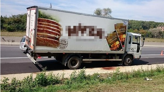 Fotografie vozu v němž se mrtví běženci ukrývali.