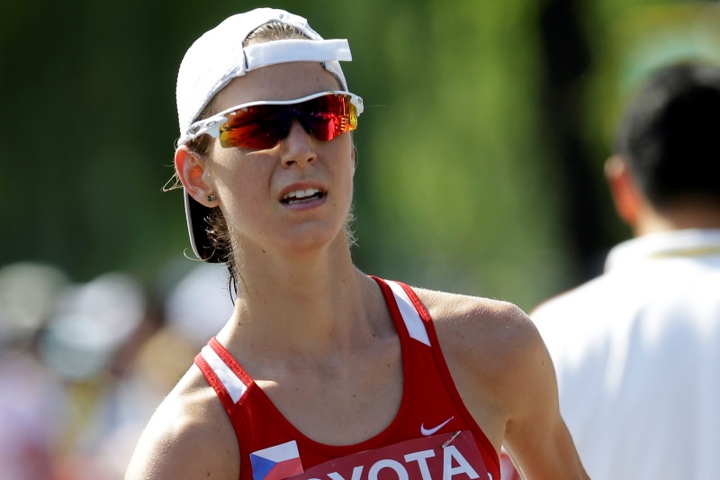 Chodkyně Anežka Drahotová obsadila ve finále závodu na 20 kilometrů na mistrovství světa v Pekingu osmé místo a oproti šampionátu v Moskvě před dvěma lety si o jednu pozici pohoršila. 