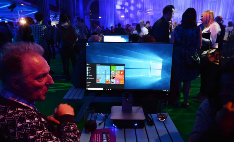 Počítač s operačním systémem Windows 10. Počítač s operačním systémem Windows 10.