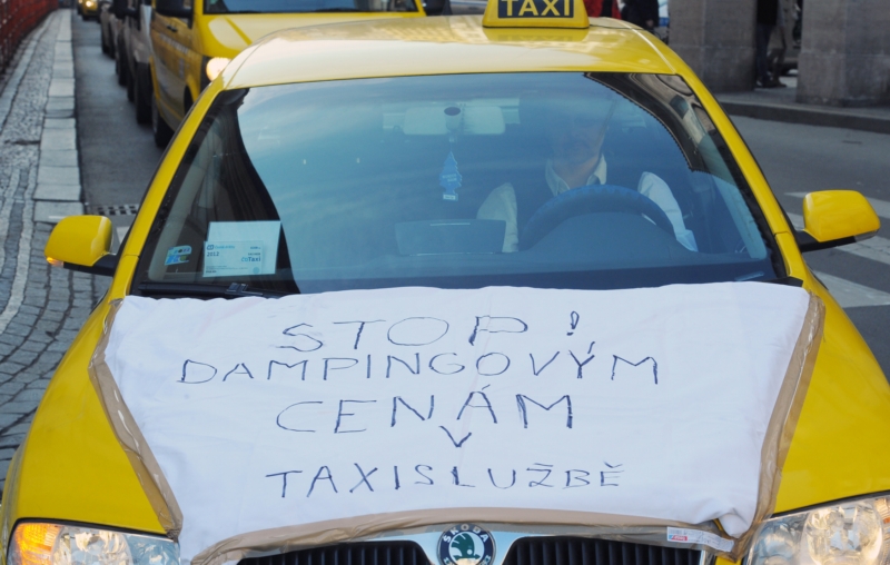 Protest taxikářů z března letošního roku.