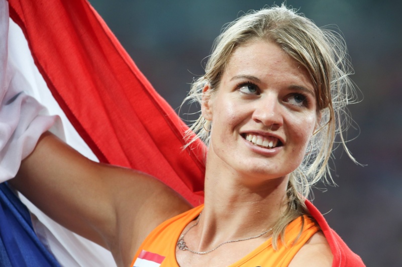 Dafne Schippersová - běloška, která porazila tmavé sprinterky.