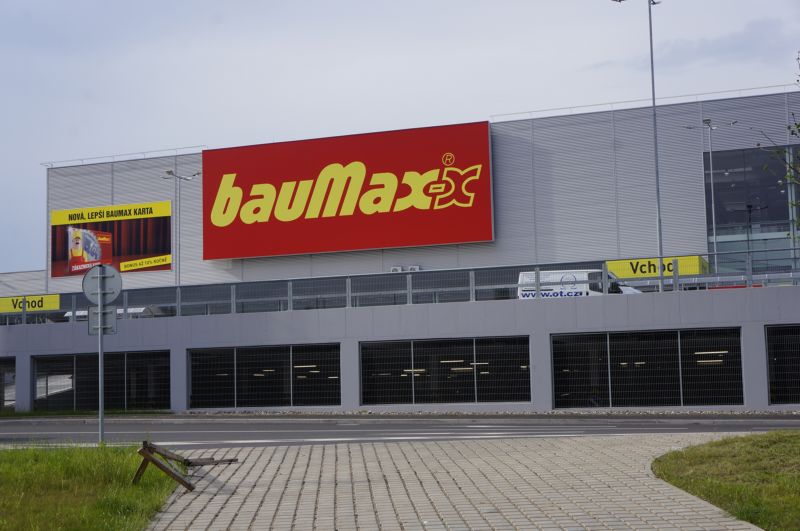 Obchodní řetězec BauMax odkoupily OBI a Supernova. Obchodní řetězec BauMax odkoupily OBI a Supernova.