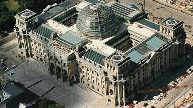 Úřady v Heidenau minulý týden vyhlásili zákaz demonstrací. Úřady v Heidenau minulý týden vyhlásili zákaz demonstrací.