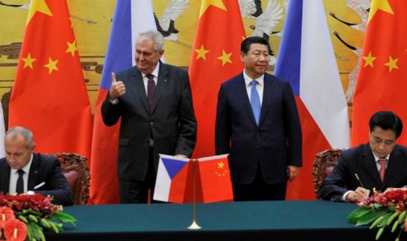 Prezident Miloš Zeman při návštěvě v Číně. Prezident Miloš Zeman při návštěvě v Číně.