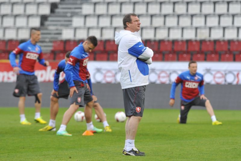 Pavel Vrba se svými svěřenci. 