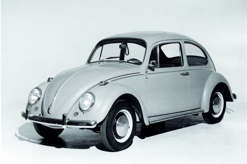 VW Brouk, lidový vůz. Za jeho zrozením stál kontroverzní Ferdinand Porsche. 