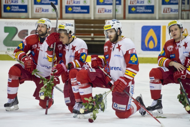 Hokejisté Slavie loni sestoupili z extraligy.