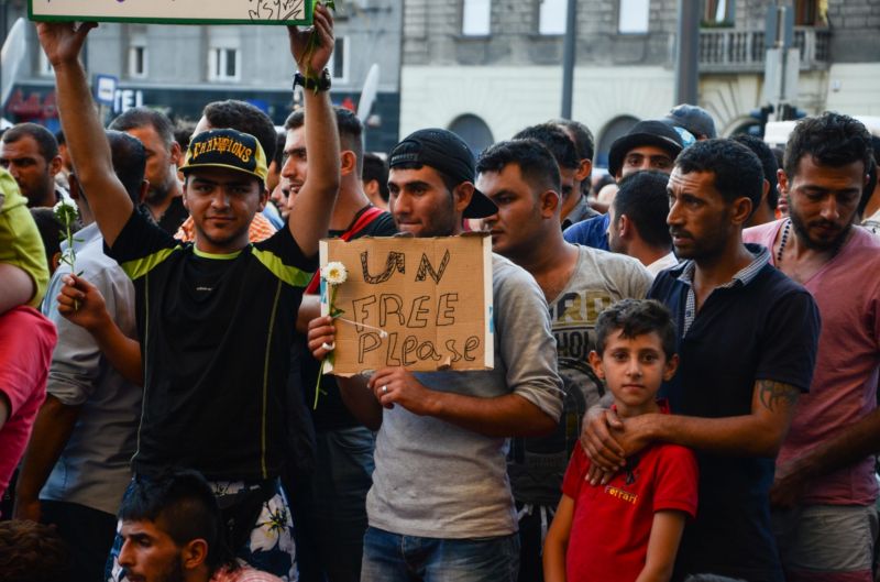Migranti na nádraží proestují. Migranti na nádraží proestují.
