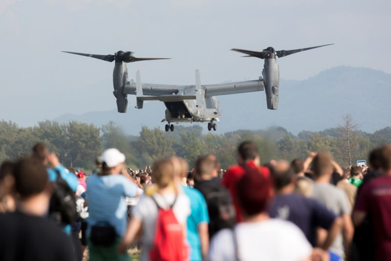 Dny NATO. Na snímku je konvertoplán CV-22B Osprey při letové ukázce.