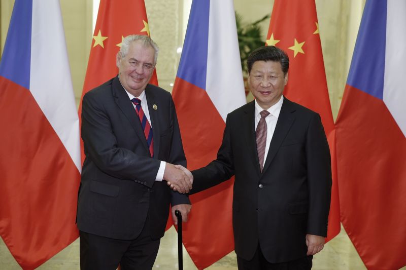 Miloš Zeman (vlevo) a čínský prezident Si Ťin-pching.