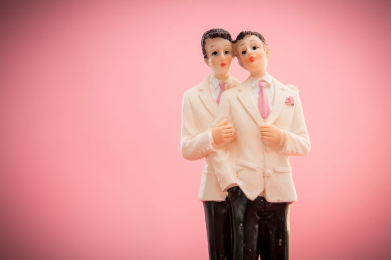 Úřednice odmítla homosexuálům vydat oddací list, protože prý byla v rozporu s božím zákonem.