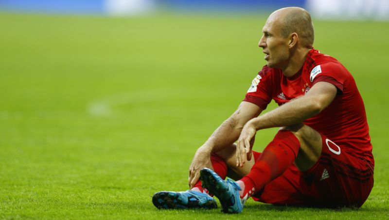 Arjen Robben, zraněný kapitán. Arjen Robben, zraněný kapitán.