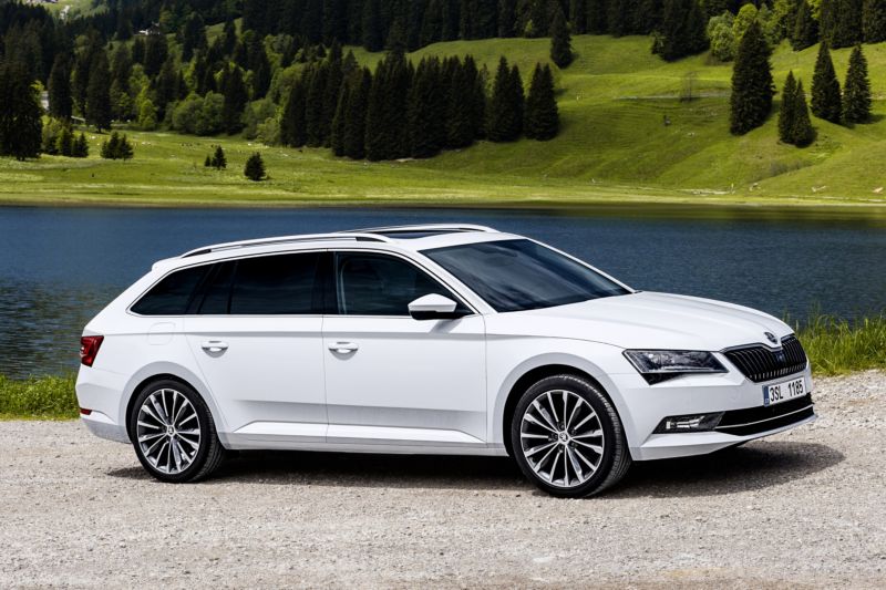 Ústředním exponátem mladoboleslavské automobilky bude Škoda Superb Combi.