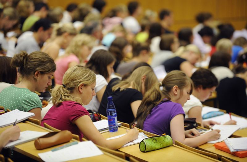 Studenti během lekce na vysoké škole (ilustrační foto). Studenti během lekce na vysoké škole (ilustrační foto).