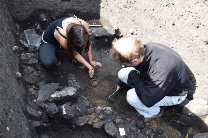 Archeologové nalezli stopy pravěkého osídlení v prostoru viniční trati Šobes. Archeologové nalezli stopy pravěkého osídlení v prostoru viniční trati Šobes.
